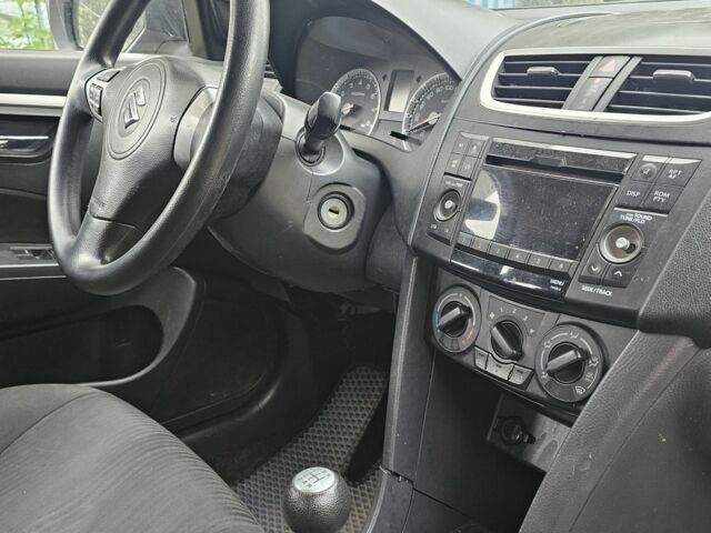 Серый Сузуки Свифт, объемом двигателя 1.2 л и пробегом 135 тыс. км за 2999 $, фото 16 на Automoto.ua