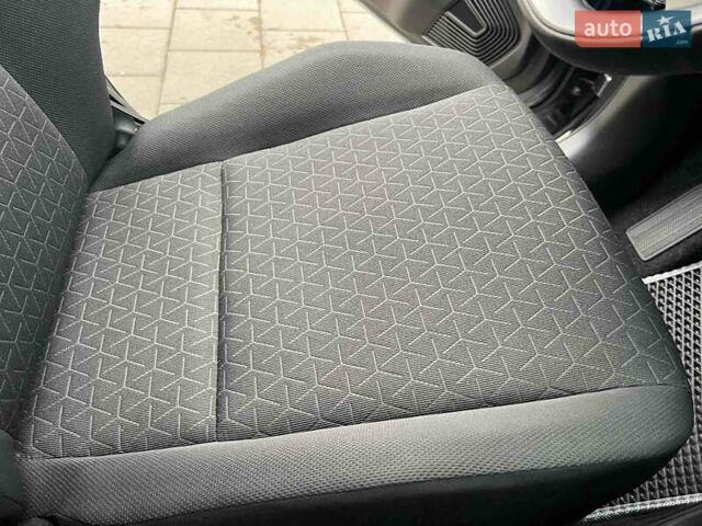 Сірий Сузукі Свифт, об'ємом двигуна 1.2 л та пробігом 5 тис. км за 17900 $, фото 49 на Automoto.ua