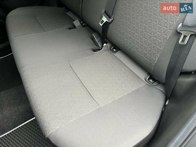 Сірий Сузукі Свифт, об'ємом двигуна 1.2 л та пробігом 5 тис. км за 17900 $, фото 48 на Automoto.ua