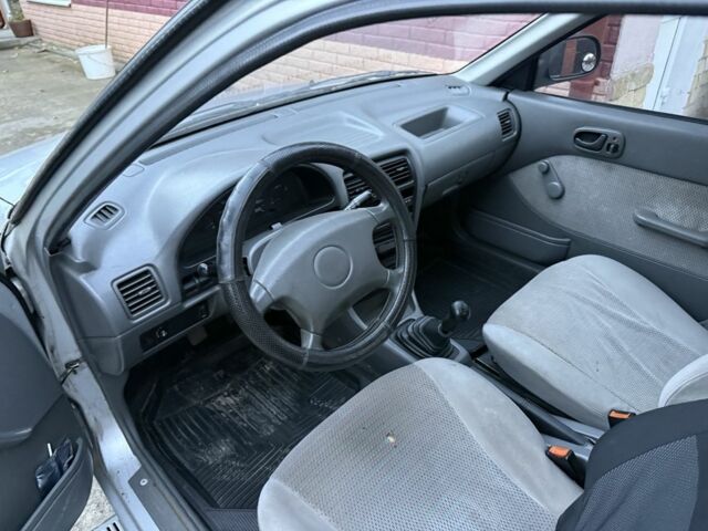 Сірий Сузукі Свифт, об'ємом двигуна 1.3 л та пробігом 222 тис. км за 1350 $, фото 1 на Automoto.ua