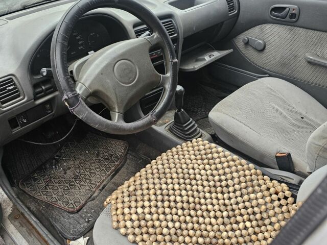 Серый Сузуки Свифт, объемом двигателя 1.3 л и пробегом 234 тыс. км за 550 $, фото 2 на Automoto.ua