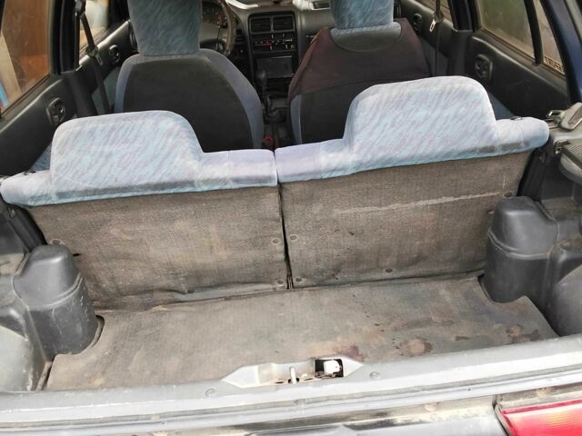 Синий Сузуки Свифт, объемом двигателя 1.3 л и пробегом 200 тыс. км за 2000 $, фото 10 на Automoto.ua