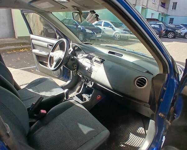 Синий Сузуки Свифт, объемом двигателя 1.59 л и пробегом 172 тыс. км за 4550 $, фото 9 на Automoto.ua