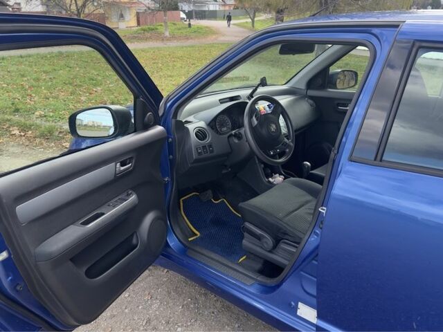 Сузукі Свифт 2006 у Коломые на Automoto.ua Синій Сузукі Свифт, об'ємом двигуна 1.3 л та пробігом 184 тис. км за 4900 $, фото 2 на Automoto.ua