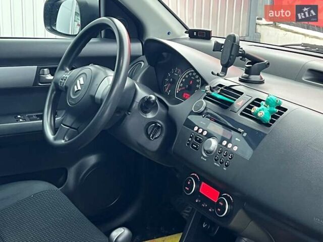Синій Сузукі Свифт, об'ємом двигуна 1.33 л та пробігом 82 тис. км за 5800 $, фото 51 на Automoto.ua