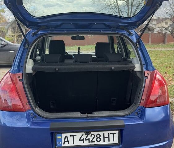 Сузукі Свифт 2006 у Коломые на Automoto.ua Синій Сузукі Свифт, об'ємом двигуна 1.3 л та пробігом 184 тис. км за 4900 $, фото 9 на Automoto.ua