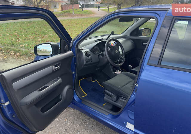 Сузуки Свифт 2006 в Коломые на Automoto.ua Синий Сузуки Свифт, объемом двигателя 1.33 л и пробегом 184 тыс. км за 4900 $, фото 2 на Automoto.ua