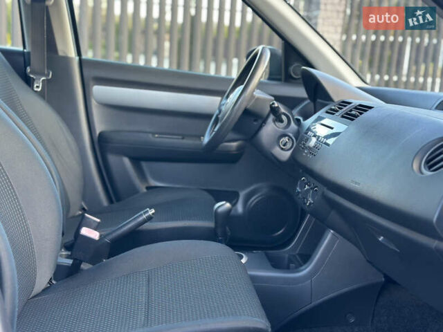 Синій Сузукі Свифт, об'ємом двигуна 1.3 л та пробігом 106 тис. км за 5999 $, фото 13 на Automoto.ua