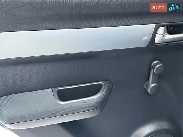 Синій Сузукі Свифт, об'ємом двигуна 1.33 л та пробігом 82 тис. км за 5800 $, фото 39 на Automoto.ua