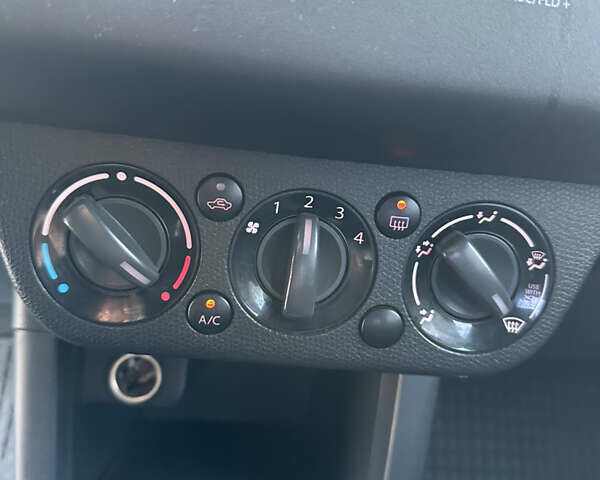 Синий Сузуки Свифт, объемом двигателя 1.33 л и пробегом 128 тыс. км за 3750 $, фото 18 на Automoto.ua