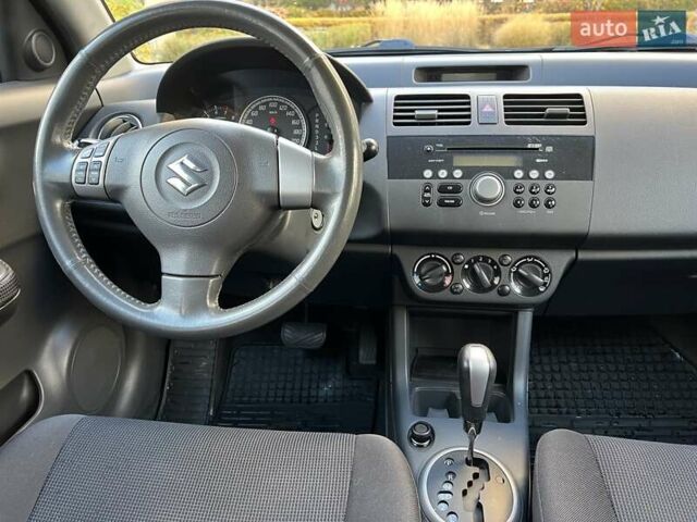 Сузуки Свифт 2007 в Киеве на Automoto.ua Синий Сузуки Свифт, объемом двигателя 1.49 л и пробегом 158 тыс. км за 6700 $, фото 20 на Automoto.ua