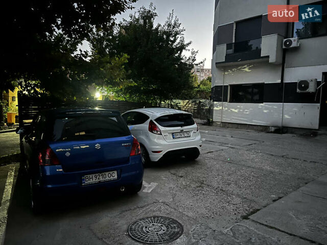 Синій Сузукі Свифт, об'ємом двигуна 1.33 л та пробігом 80 тис. км за 6000 $, фото 11 на Automoto.ua