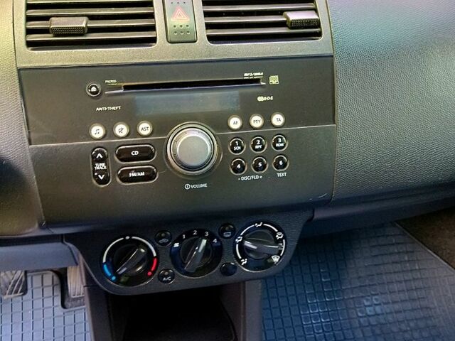 Синий Сузуки Свифт, объемом двигателя 1.3 л и пробегом 220 тыс. км за 4200 $, фото 5 на Automoto.ua