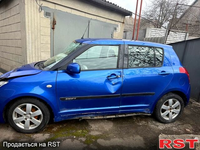 Синий Сузуки Свифт, объемом двигателя 1.5 л и пробегом 210 тыс. км за 2800 $, фото 1 на Automoto.ua