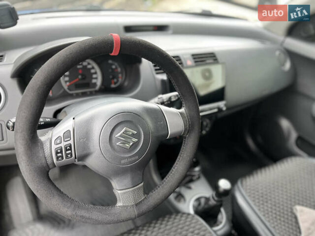 Синій Сузукі Свифт, об'ємом двигуна 1.33 л та пробігом 80 тис. км за 6000 $, фото 9 на Automoto.ua