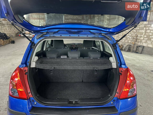 Синій Сузукі Свифт, об'ємом двигуна 1.33 л та пробігом 177 тис. км за 2300 $, фото 11 на Automoto.ua
