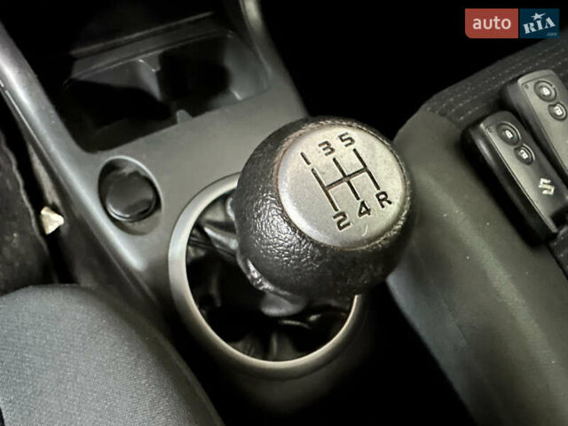 Синій Сузукі Свифт, об'ємом двигуна 1.33 л та пробігом 177 тис. км за 2300 $, фото 25 на Automoto.ua