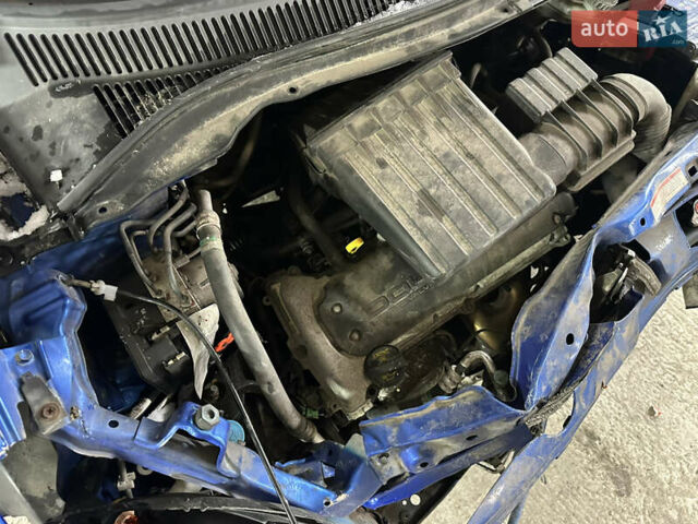Синій Сузукі Свифт, об'ємом двигуна 1.33 л та пробігом 177 тис. км за 2300 $, фото 38 на Automoto.ua