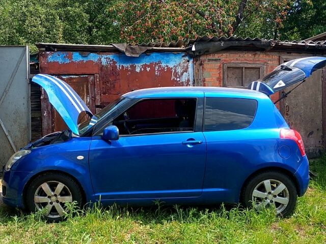 Синий Сузуки Свифт, объемом двигателя 1.3 л и пробегом 158 тыс. км за 6000 $, фото 5 на Automoto.ua