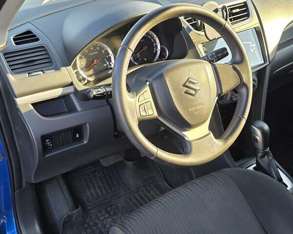 Синий Сузуки Свифт, объемом двигателя 1.2 л и пробегом 80 тыс. км за 8473 $, фото 3 на Automoto.ua