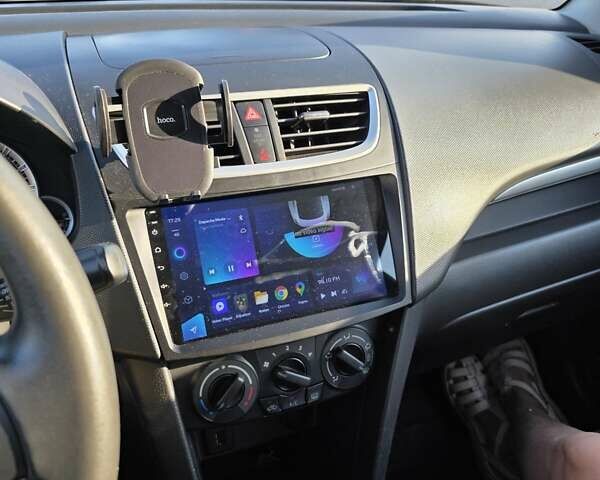 Синій Сузукі Свифт, об'ємом двигуна 1.2 л та пробігом 72 тис. км за 10000 $, фото 2 на Automoto.ua