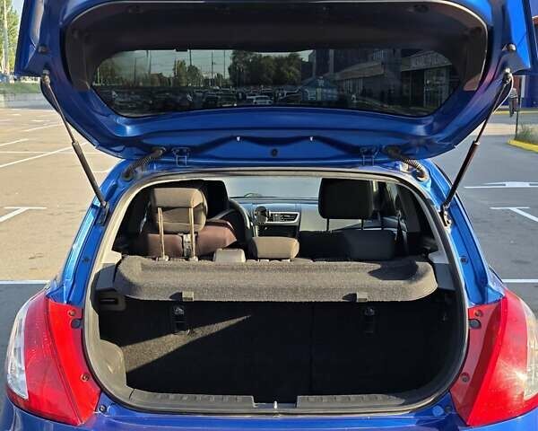 Синій Сузукі Свифт, об'ємом двигуна 1.2 л та пробігом 72 тис. км за 10000 $, фото 1 на Automoto.ua