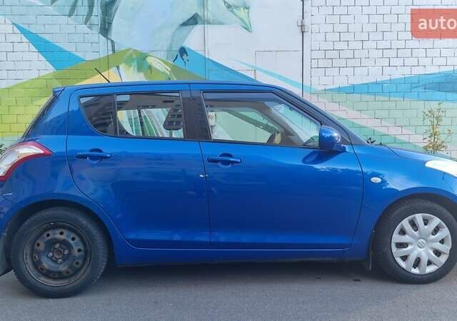 Синій Сузукі Свифт, об'ємом двигуна 1.24 л та пробігом 110 тис. км за 7500 $, фото 4 на Automoto.ua