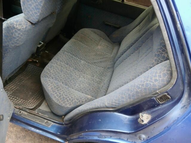 Синій Сузукі Свифт, об'ємом двигуна 1.3 л та пробігом 91 тис. км за 1670 $, фото 5 на Automoto.ua