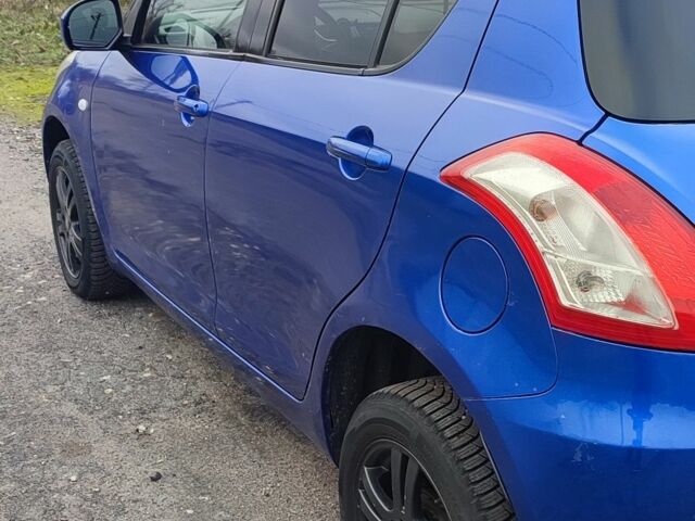 Синій Сузукі Свифт, об'ємом двигуна 1.2 л та пробігом 255 тис. км за 5500 $, фото 4 на Automoto.ua