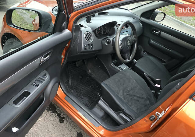 Оранжевый Сузуки Свифт, объемом двигателя 1.33 л и пробегом 196 тыс. км за 4800 $, фото 7 на Automoto.ua