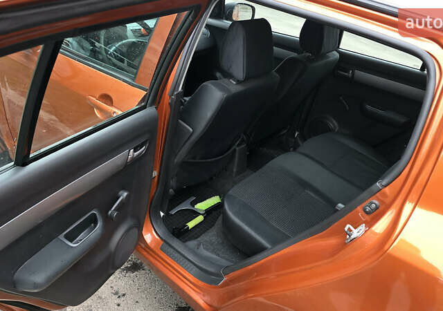 Оранжевый Сузуки Свифт, объемом двигателя 1.33 л и пробегом 196 тыс. км за 4800 $, фото 8 на Automoto.ua