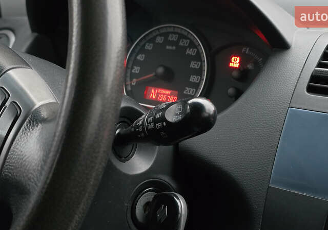 Оранжевый Сузуки Свифт, объемом двигателя 1.33 л и пробегом 196 тыс. км за 4800 $, фото 18 на Automoto.ua