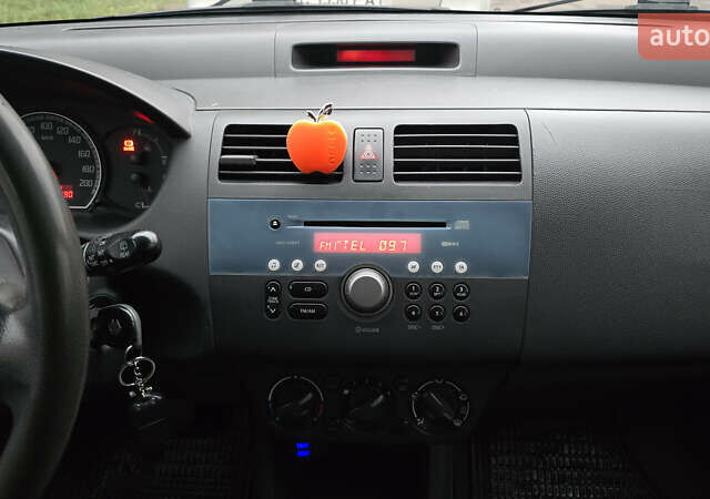 Оранжевый Сузуки Свифт, объемом двигателя 1.33 л и пробегом 196 тыс. км за 4800 $, фото 19 на Automoto.ua