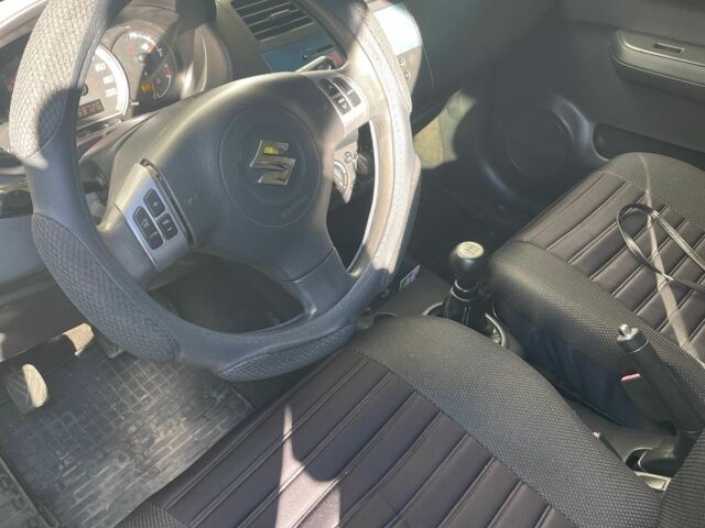 Помаранчевий Сузукі Свифт, об'ємом двигуна 1.3 л та пробігом 159 тис. км за 4500 $, фото 7 на Automoto.ua