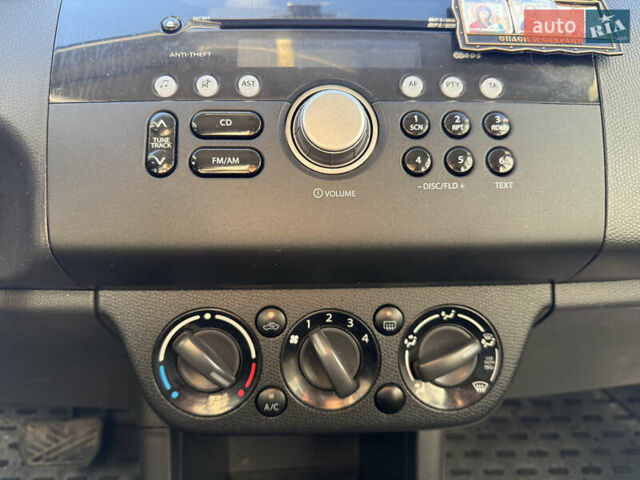 Оранжевый Сузуки Свифт, объемом двигателя 1.49 л и пробегом 217 тыс. км за 6100 $, фото 13 на Automoto.ua