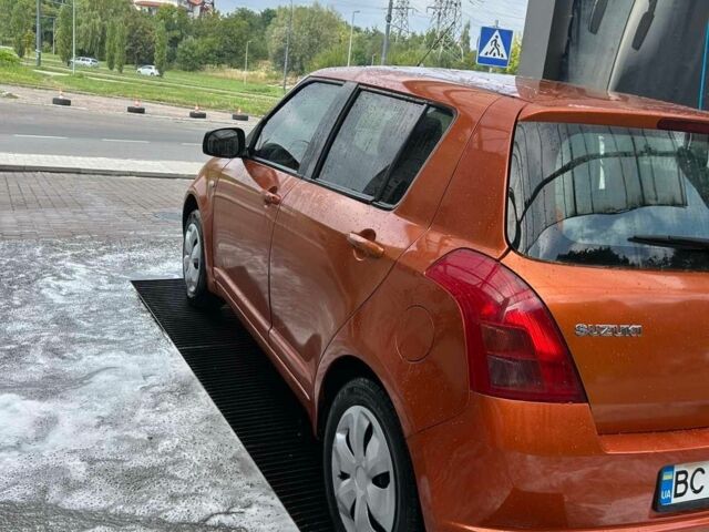 Помаранчевий Сузукі Свифт, об'ємом двигуна 1.3 л та пробігом 159 тис. км за 4500 $, фото 4 на Automoto.ua