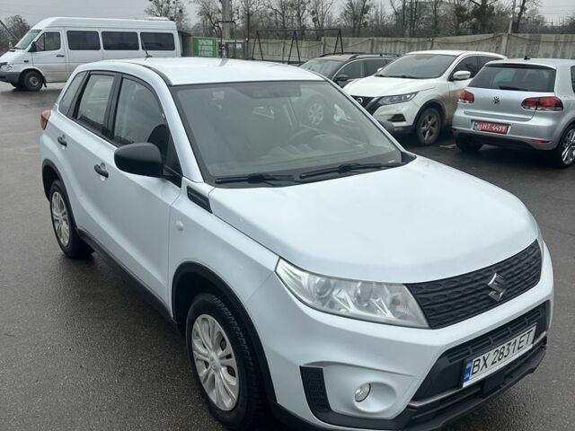 Белый Сузуки Витара, объемом двигателя 1 л и пробегом 105 тыс. км за 11700 $, фото 3 на Automoto.ua