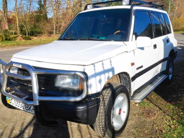 Белый Сузуки Витара, объемом двигателя 1.6 л и пробегом 400 тыс. км за 4800 $, фото 1 на Automoto.ua