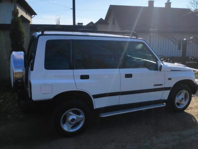 Белый Сузуки Витара, объемом двигателя 1.6 л и пробегом 400 тыс. км за 4800 $, фото 7 на Automoto.ua