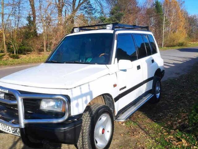 Белый Сузуки Витара, объемом двигателя 1.6 л и пробегом 400 тыс. км за 4800 $, фото 2 на Automoto.ua