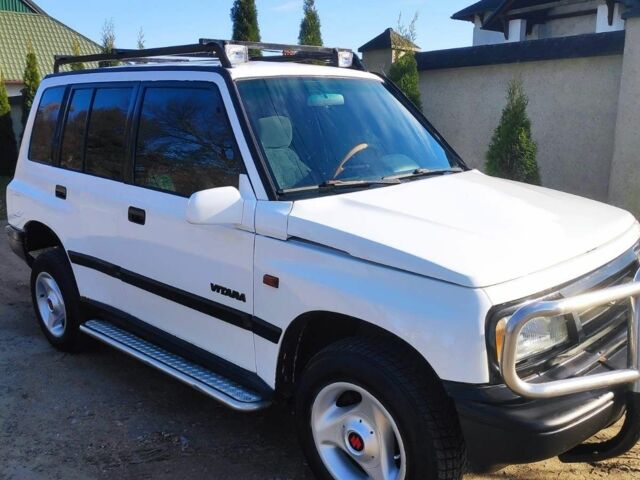 Белый Сузуки Витара, объемом двигателя 1.6 л и пробегом 400 тыс. км за 4800 $, фото 6 на Automoto.ua