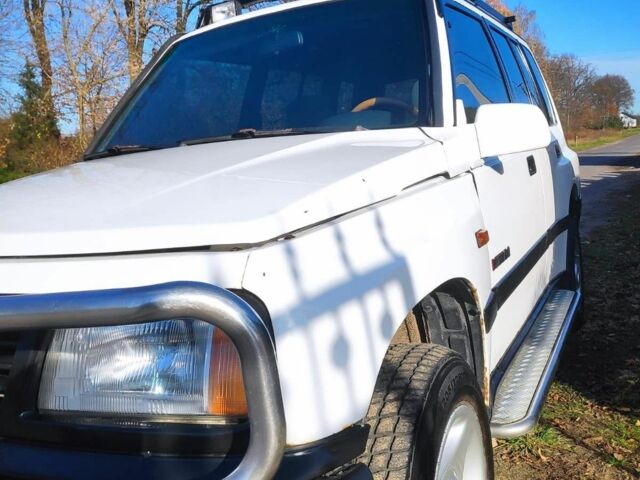 Белый Сузуки Витара, объемом двигателя 1.6 л и пробегом 400 тыс. км за 4800 $, фото 3 на Automoto.ua