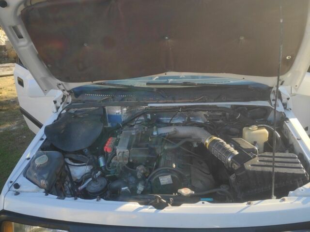 Белый Сузуки Витара, объемом двигателя 1.6 л и пробегом 400 тыс. км за 4800 $, фото 4 на Automoto.ua