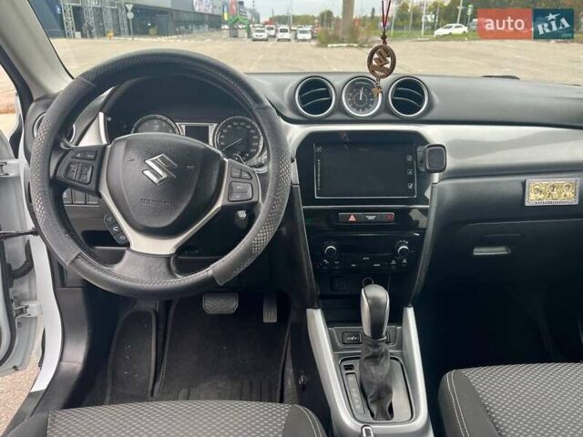 Белый Сузуки Витара, объемом двигателя 1.59 л и пробегом 128 тыс. км за 12500 $, фото 11 на Automoto.ua