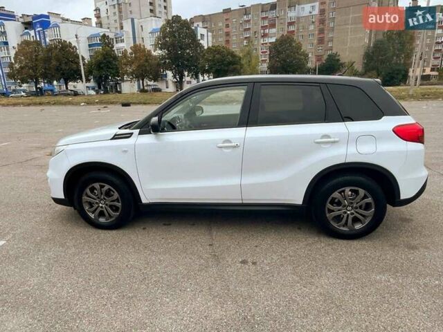 Белый Сузуки Витара, объемом двигателя 1.59 л и пробегом 125 тыс. км за 13400 $, фото 5 на Automoto.ua