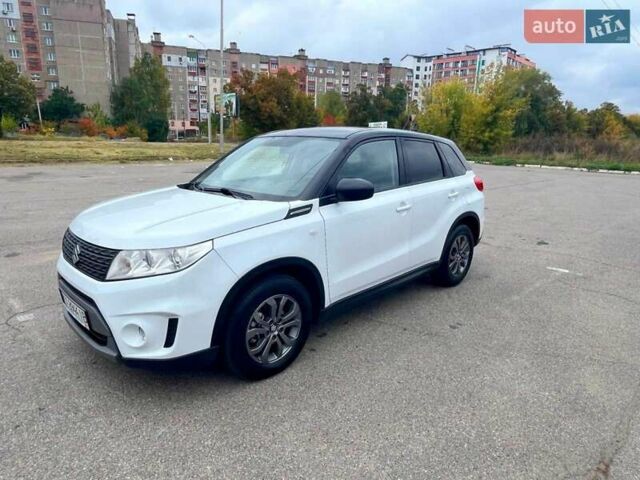 Белый Сузуки Витара, объемом двигателя 1.59 л и пробегом 125 тыс. км за 13400 $, фото 1 на Automoto.ua