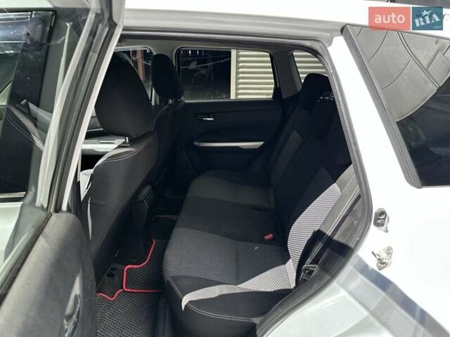 Білий Сузукі Вітара, об'ємом двигуна 1.59 л та пробігом 155 тис. км за 14700 $, фото 32 на Automoto.ua