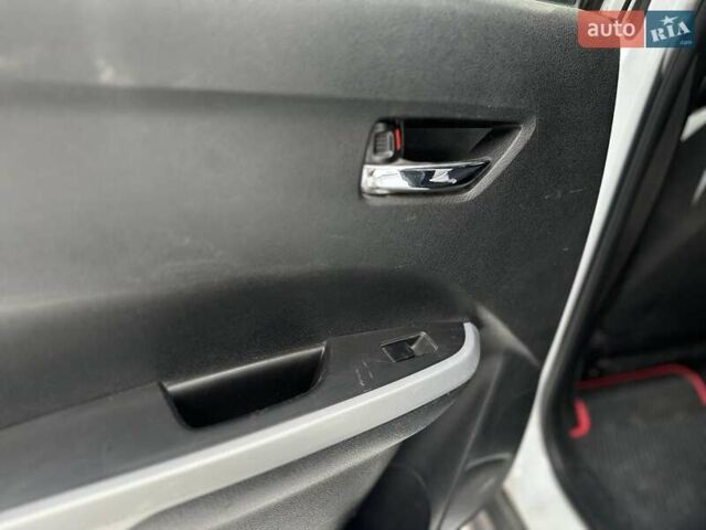 Білий Сузукі Вітара, об'ємом двигуна 1.59 л та пробігом 155 тис. км за 14700 $, фото 31 на Automoto.ua