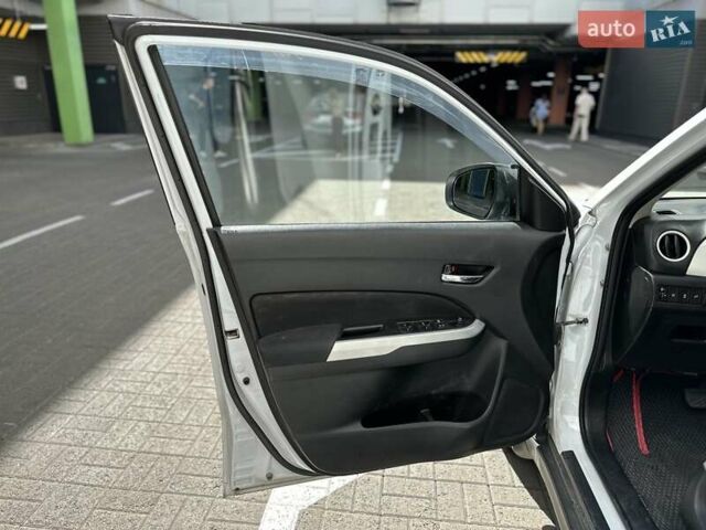 Білий Сузукі Вітара, об'ємом двигуна 1.59 л та пробігом 155 тис. км за 14700 $, фото 14 на Automoto.ua