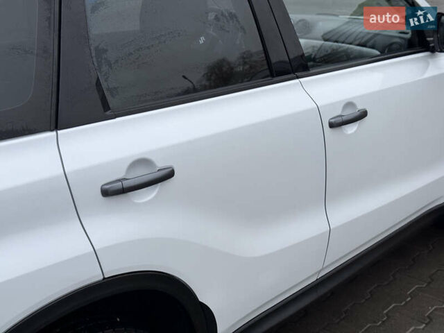 Білий Сузукі Вітара, об'ємом двигуна 1.59 л та пробігом 160 тис. км за 11500 $, фото 5 на Automoto.ua
